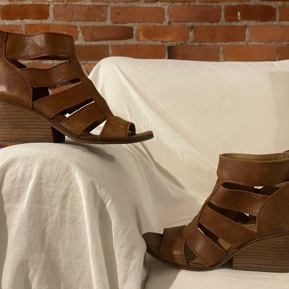 Lucky Brand Size 6 Brown Leather Strappy Thick Heal
